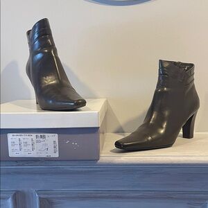 Worthington Sleek brown Ankle Booties